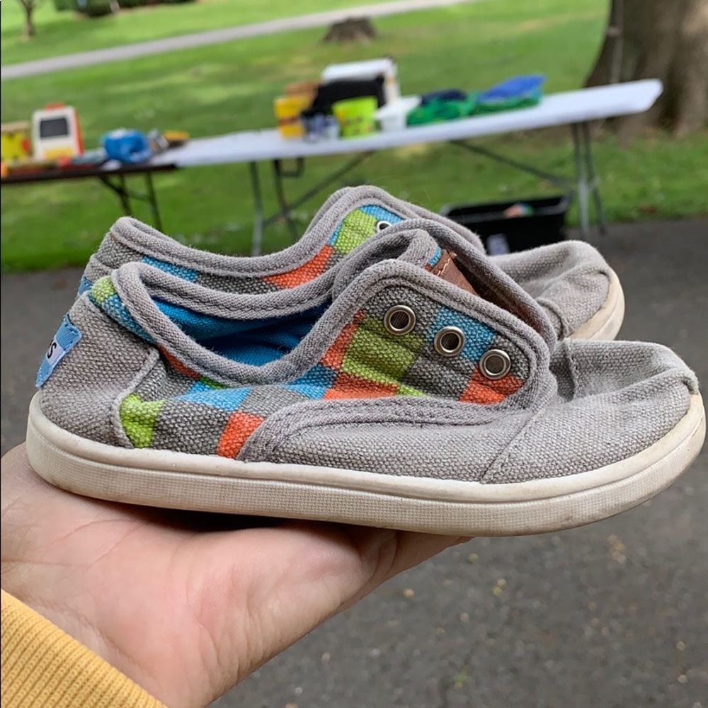 Toms